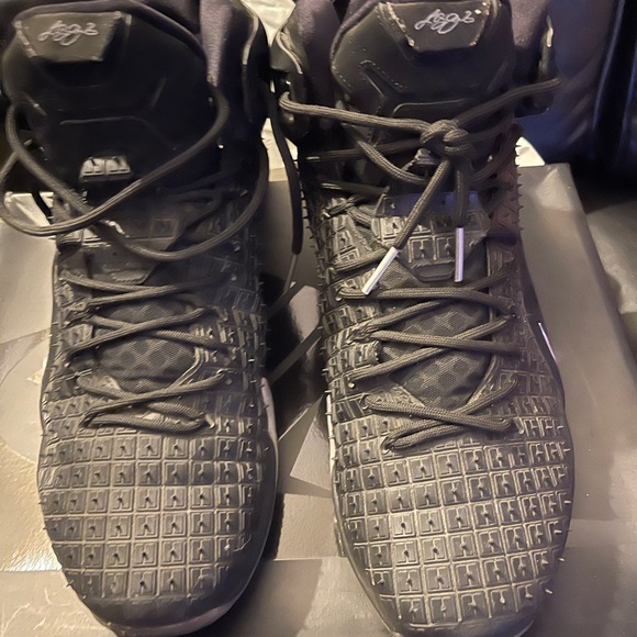 Lebron 12 ext tire rubber size 14
